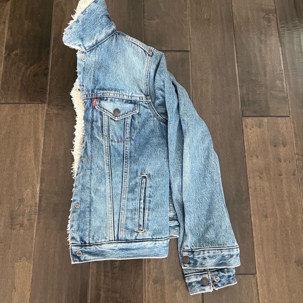 Levi's Blue Jean Jacket with Cream Lining - Picture 5 of 6